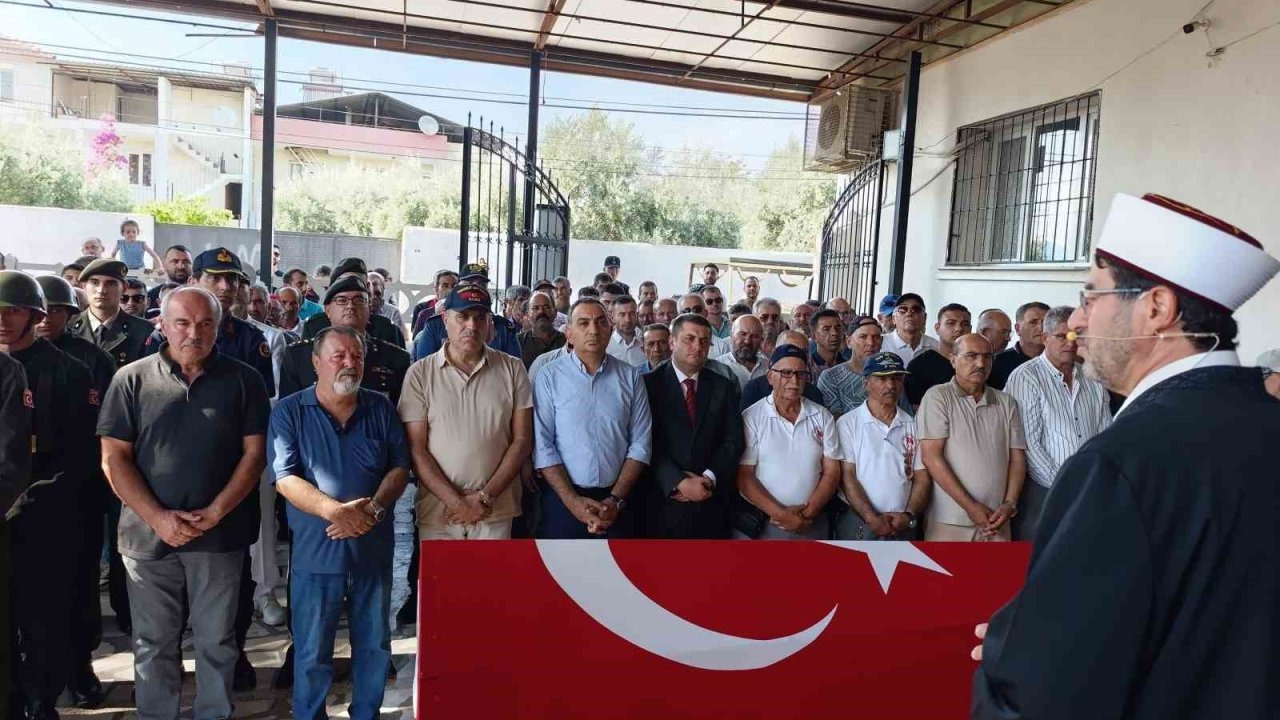 Kıbrıs gazisine askeri törenle veda