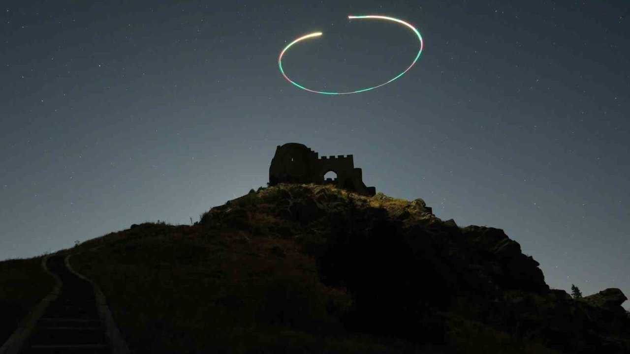 700 yıllık Kov Kalesi’nde perseid meteor yağmuru büyüledi