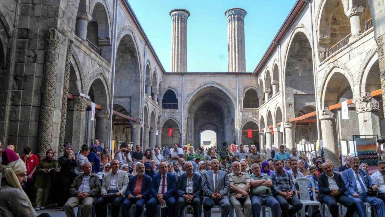 "Yunus Emre Erzurum’da" gönülleri mest etti