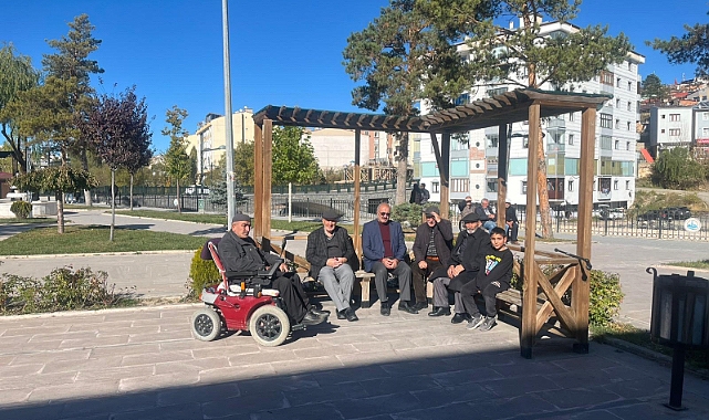 Güneşli havayı gören vatandaşlar parklara akın etti