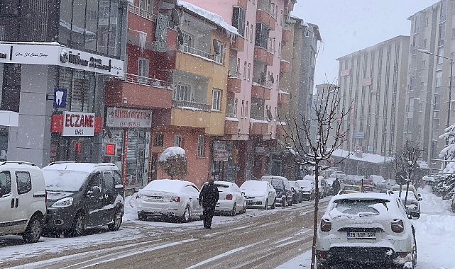Kapalı kaldırımlar kazaya davetiye çıkarıyor!