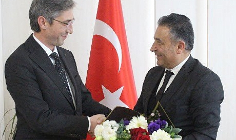 Güney, görevi Kahraman’a devretti