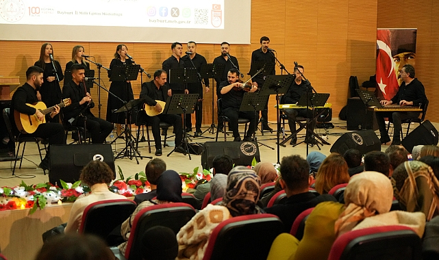 Müzik öğretmenleri sahne performanslarıyla göz doldurdu