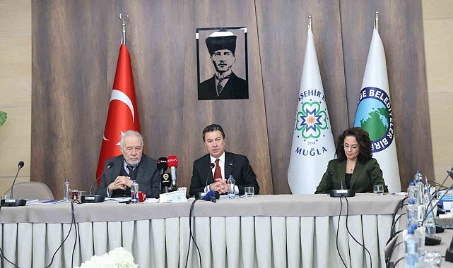 Tarihçi İlbey Ortaylı kütüphanesini Muğla'ya bağışladı