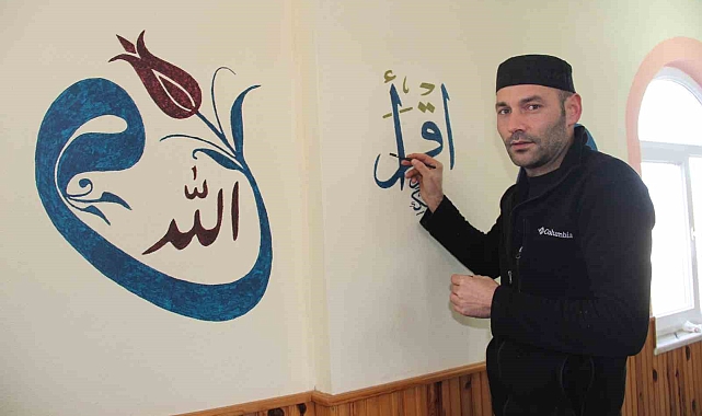 Görev yaptığı camiyi hat sanatıyla nakış nakış süsledi