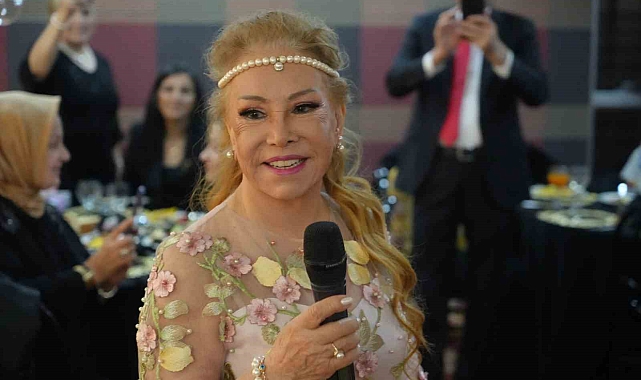 83 yaşındaki Bedia Akartürk: "Halkıma daha güzel görünmek için ameliyat oldum"