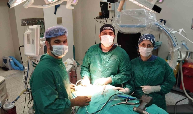 Bayburt Devlet Hastanesinde ilk kez C1-2 posterior stabilizasyon yapıldı