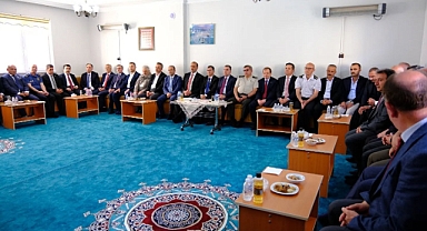 Bayramlaşmanın adresi Camiikebir Mahalle Odası'ydı
