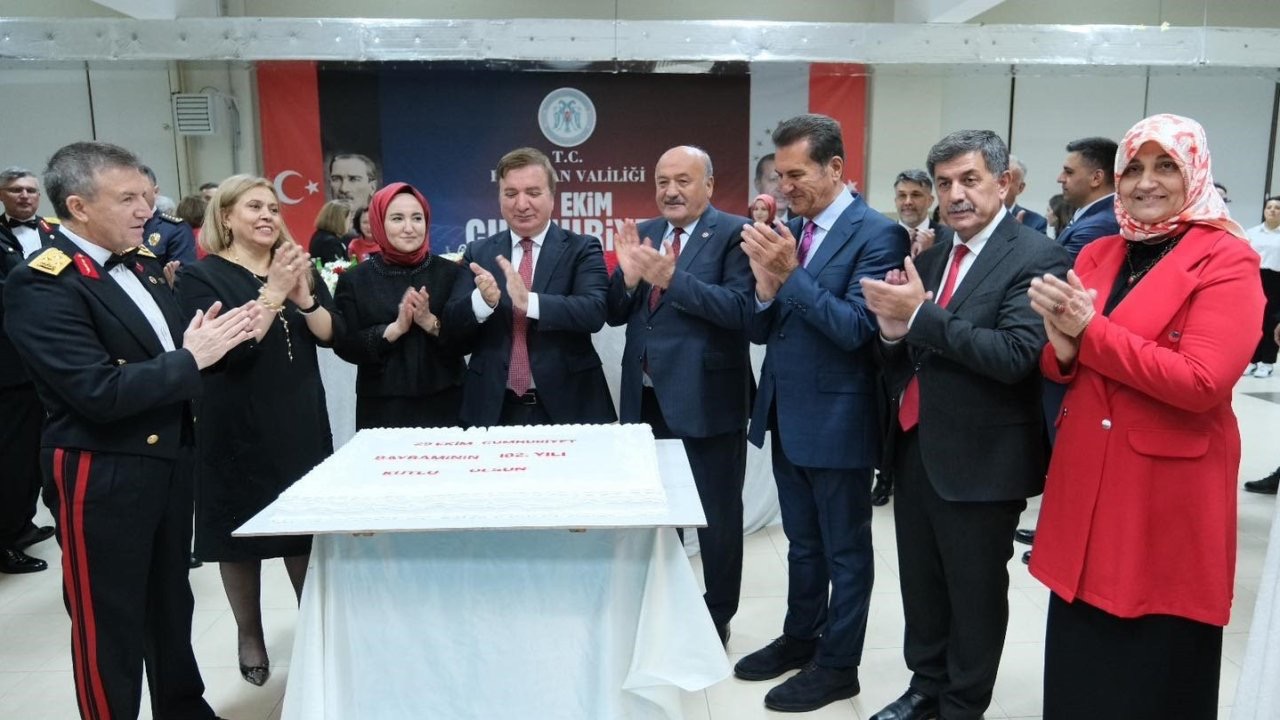 Erzincan’da Cumhuriyet Resepsiyonu yoğun katılımla gerçekleşti