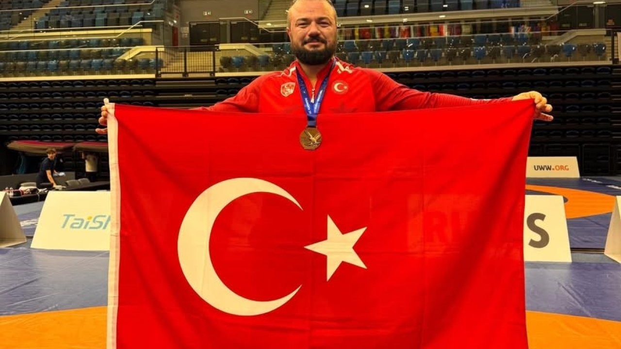 Milli güreşçi Sarıçiçek dünya üçüncüsü oldu