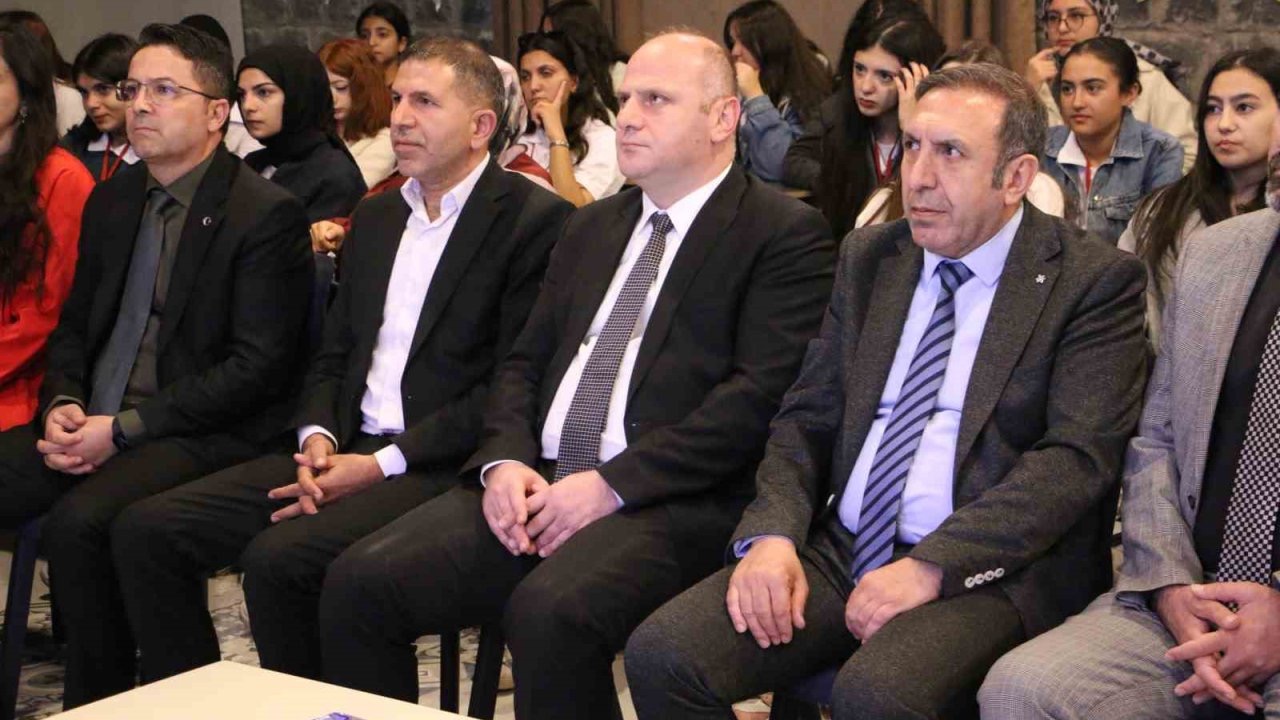 Diyarbakır’da "Maziden Atiye" programı düzenlendi