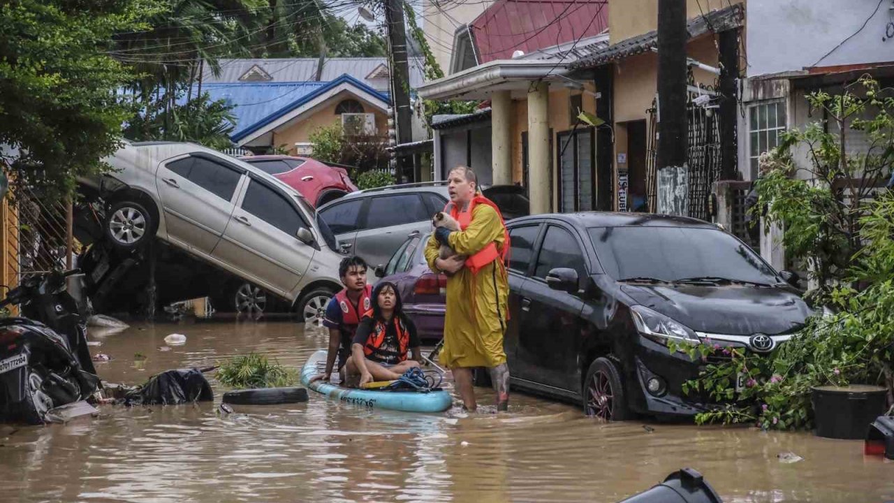 Filipinler’i Kalmaegi Tayfunu vurdu: 2 ölü