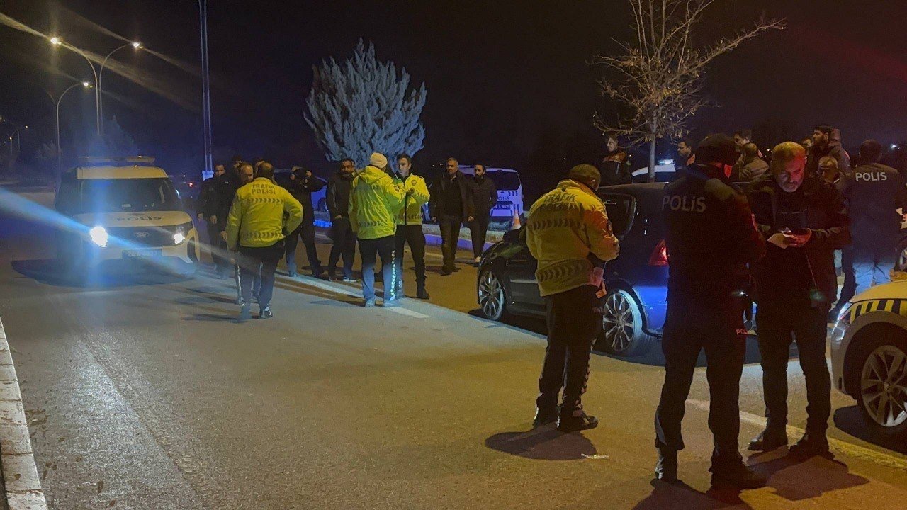 Polisten kaçan alkollü sürücü 3 araca çarptı