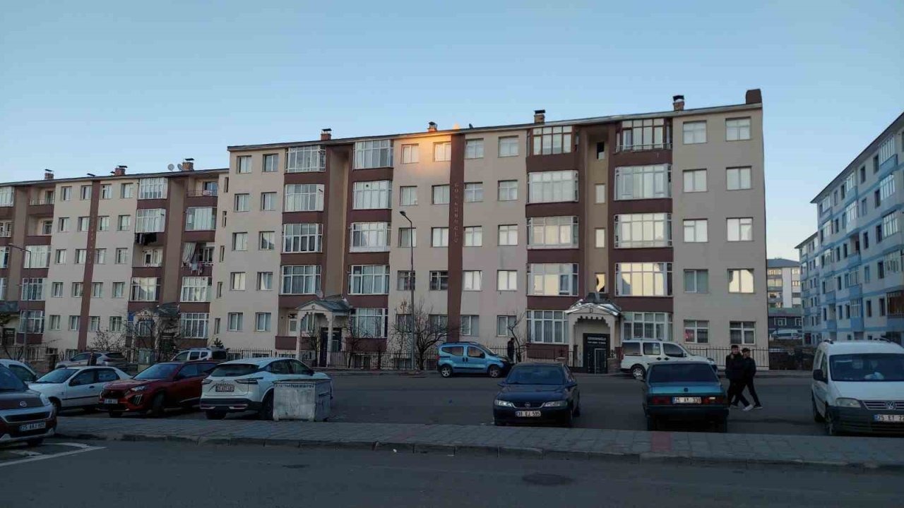 Tamir ettiği bacayı kontrol için çatıya çıktı, 5 katlı binadan zemine düştü