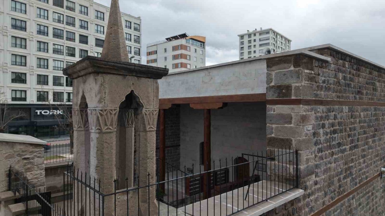 4 asırlık camide ilk teravih heyecanı