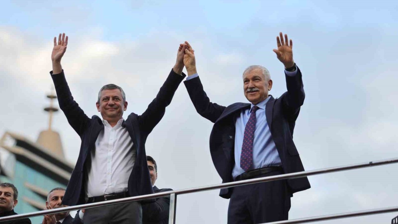CHP Genel Başkanı Özel: "Tutuksuz ve adil bir yargılama sürecinin yaşanmasını bekliyoruz"