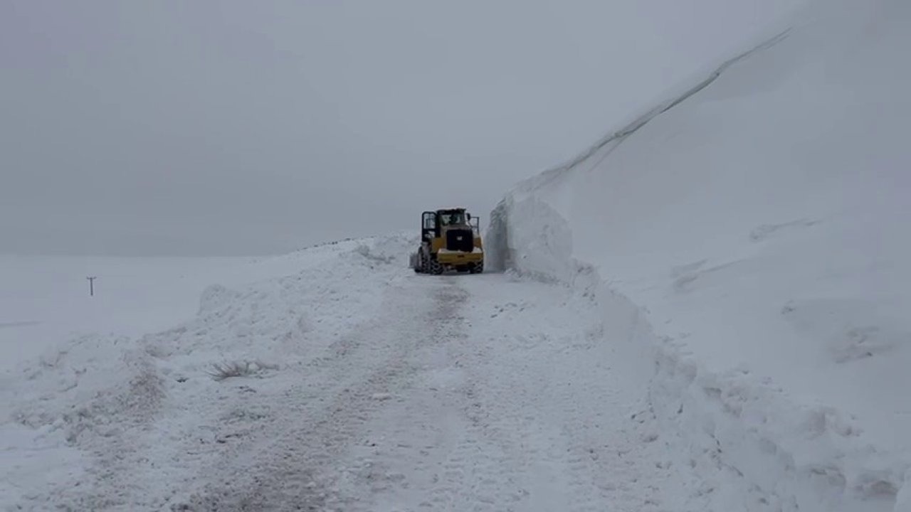 Erzurum’un Tekman ilçesinde kar kalınlığı 5 metreyi buldu