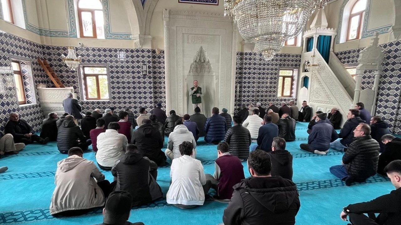 Cami cemaati bağımlılıkla mücadele konusunda bilgilendirildi