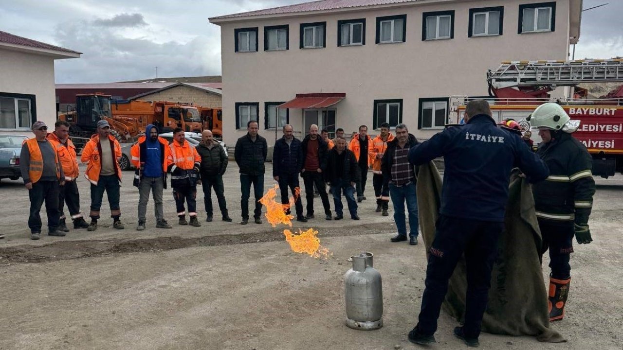 Karayolları personeli yangın eğitiminden geçti