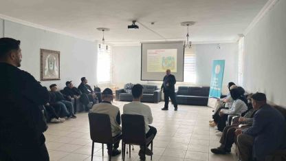 Huzurevi sakinlerine akılcı ilaç kullanımı anlatıldı
