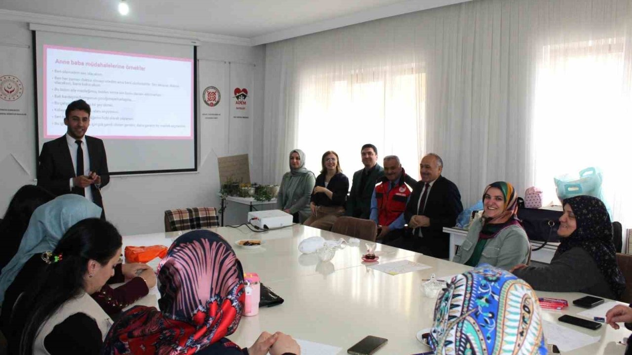 ADEM kursiyerleri aile eğitim programını tamamladı