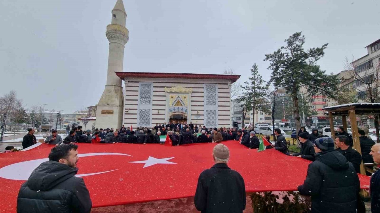 İsrail bir kez daha lanetlendi!
