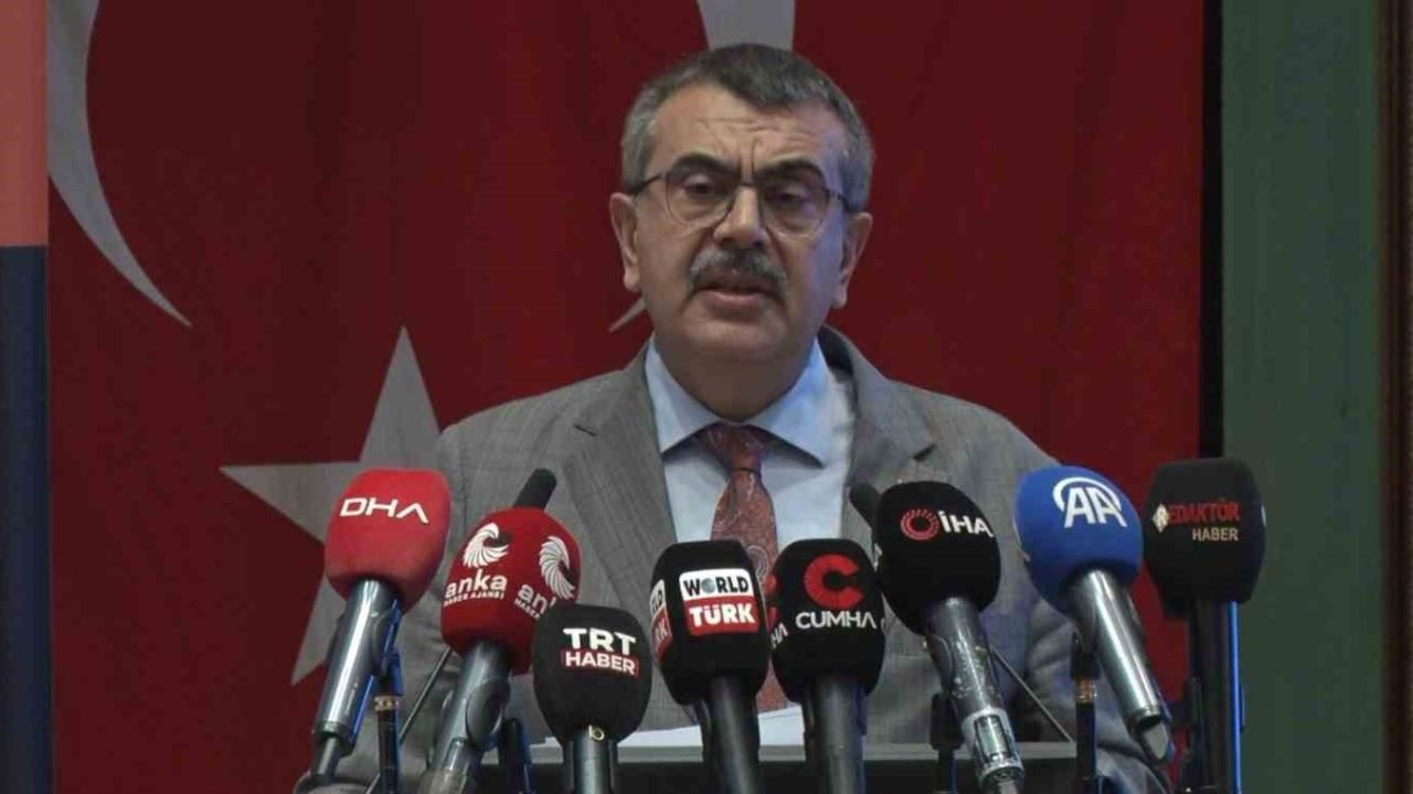 Bakan Tekin: "Teknolojiye yön verecek insanı yetiştiren ülkeler, geleceğin dilini de kendi değerleriyle kurma imkanına sahip olacaklar"