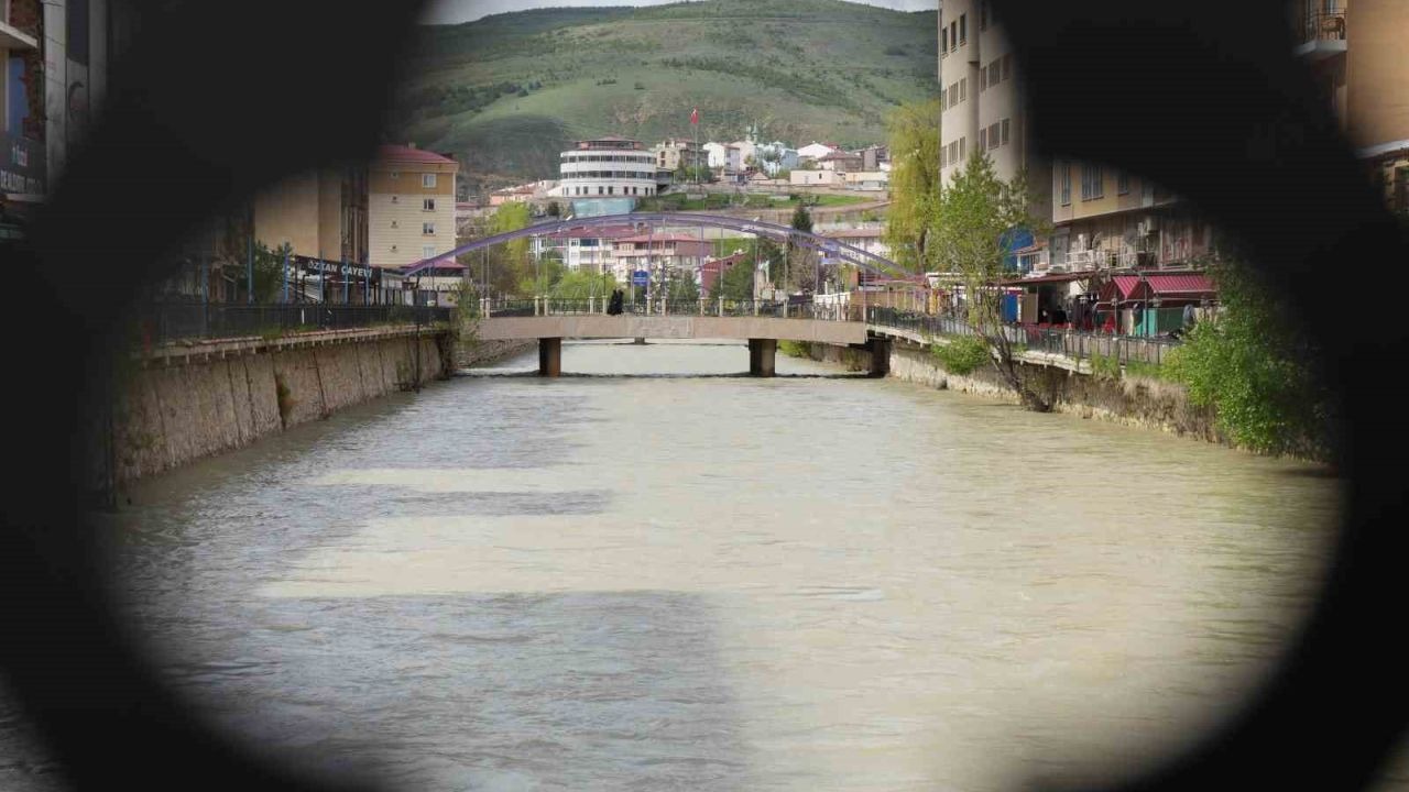 Çoruh Nehri’nin su seviyesini yükseldi