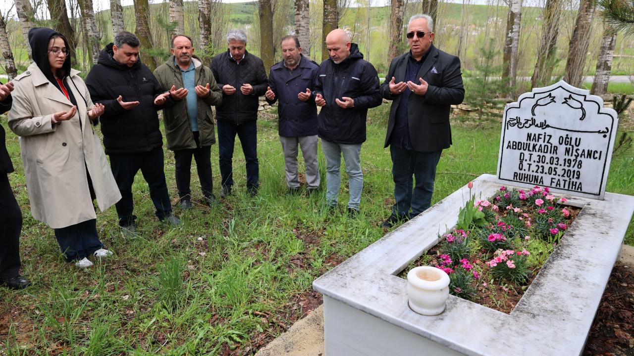 Gazeteci Nişancı vefatının 7. yılında kabri başında anıldı