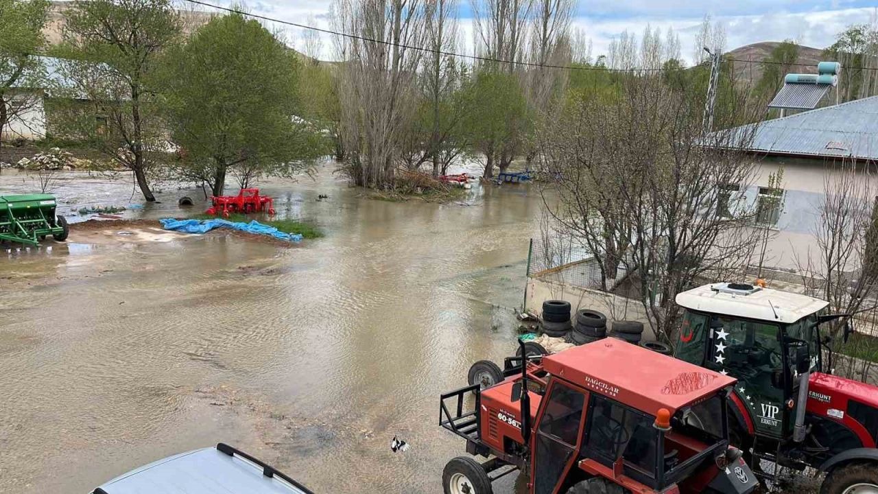 Kırkpınar köyünde sel!