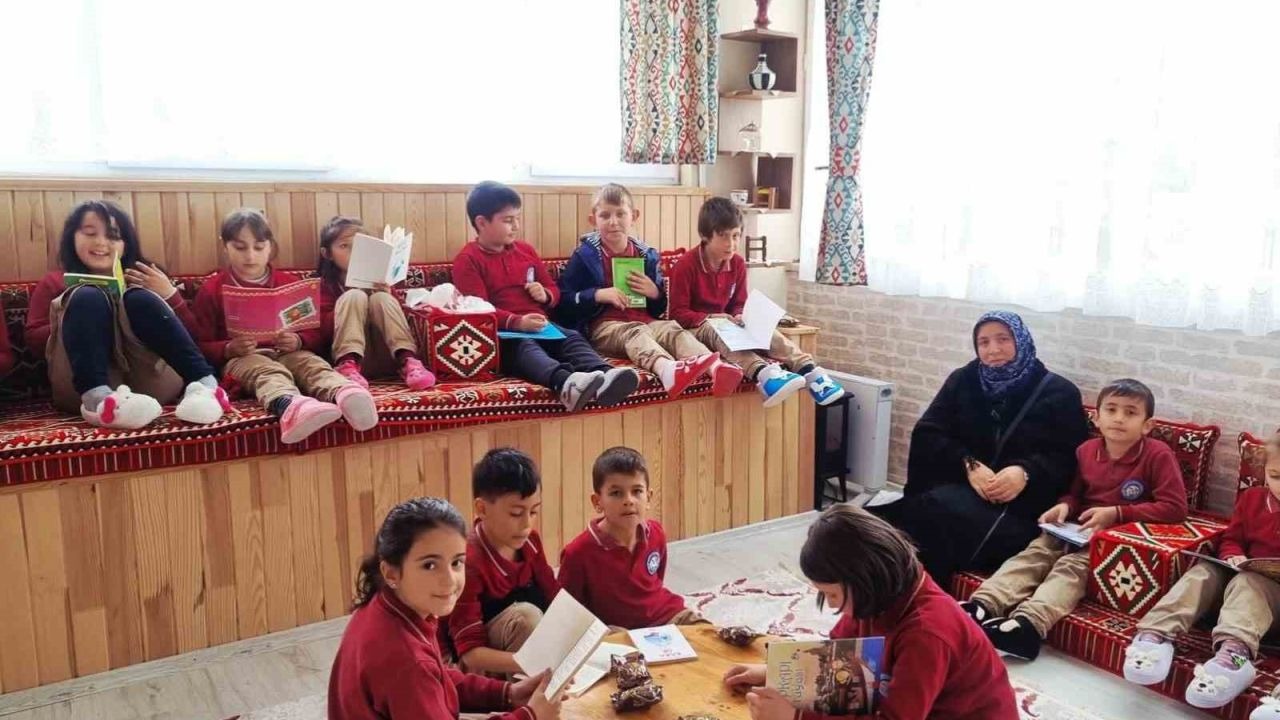 Öğrencilerin aileleriyle hazırladığı hikâyeler kitaplaştırıldı
