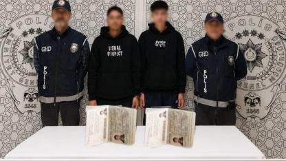 Sahte pasaportlar polisin dikkatinden kaçmadı