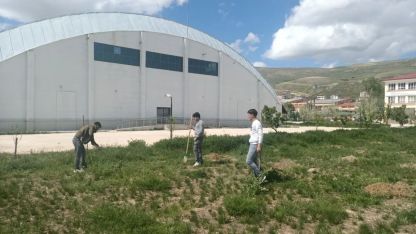Öğrenciler ‘Yeşil Vatan’ için fidan dikti
