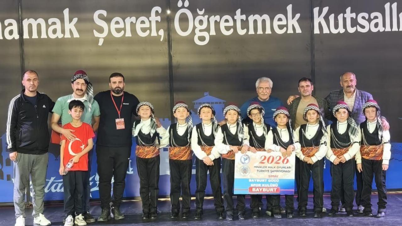 Bayburtlu miniklerden Kütahya'da Türkiye derecesi