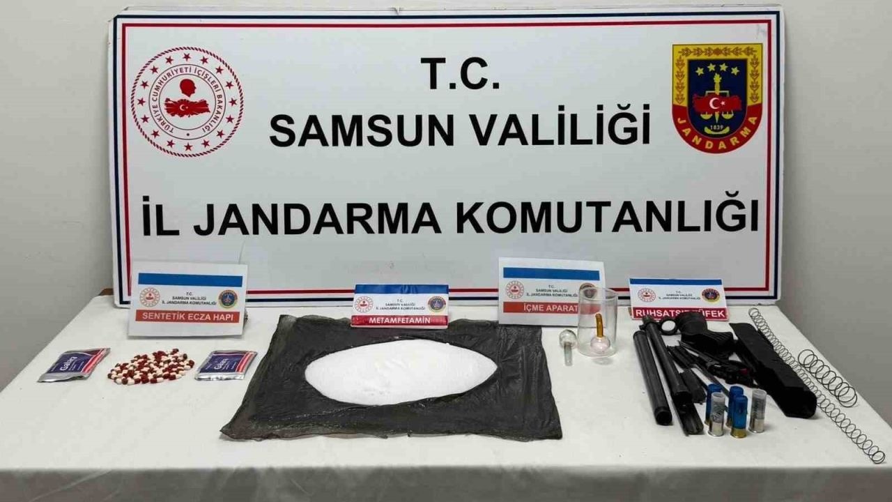 Jandarma 1 kilo 109 gram metamfetamin ele geçirdi