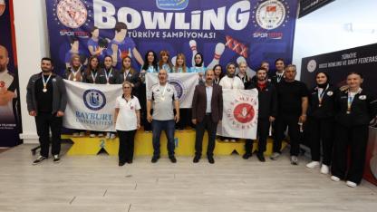Madalyaları silip süpürdüler! Bayburt Üniversitesi'nden büyük başarı