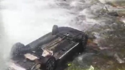 Uzungöl’de araç şelaleye uçtu: 1 yaralı