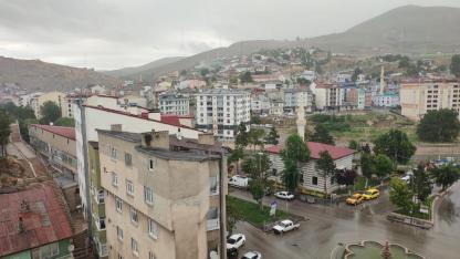 Bayburt güne yağmurla uyandı
