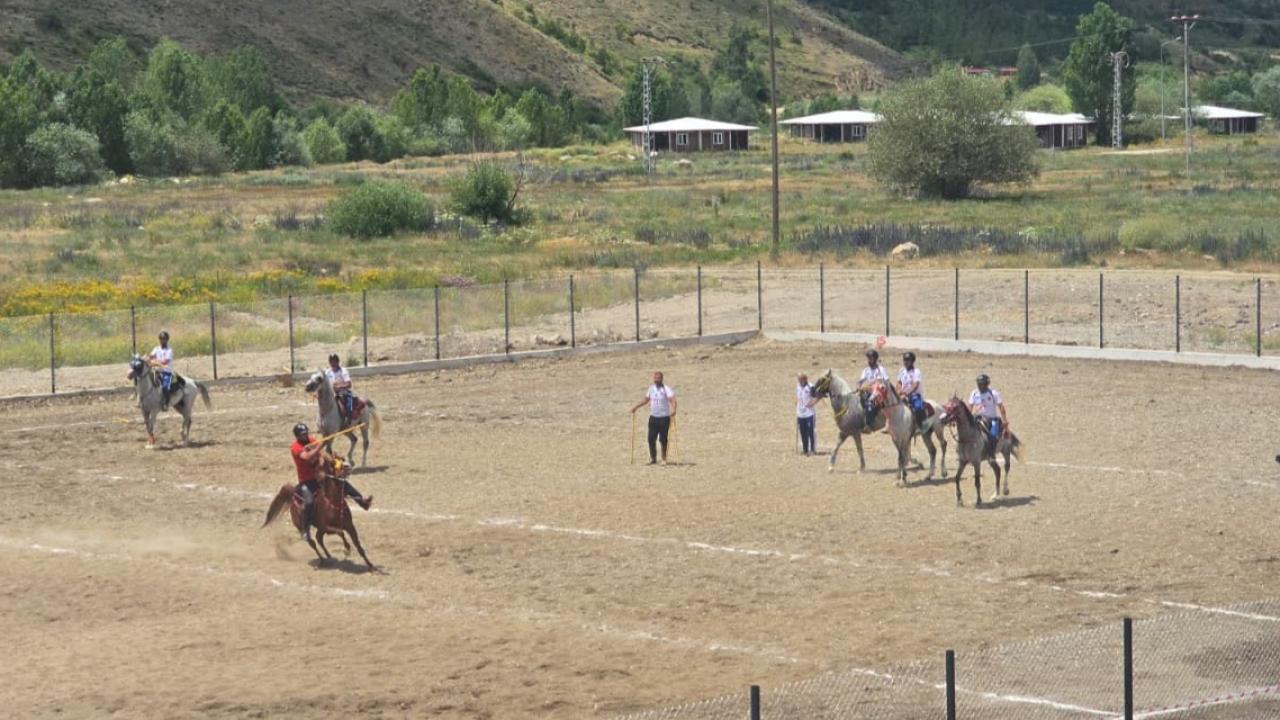 Çoruh Atlı finalde, gözler B grubunda!