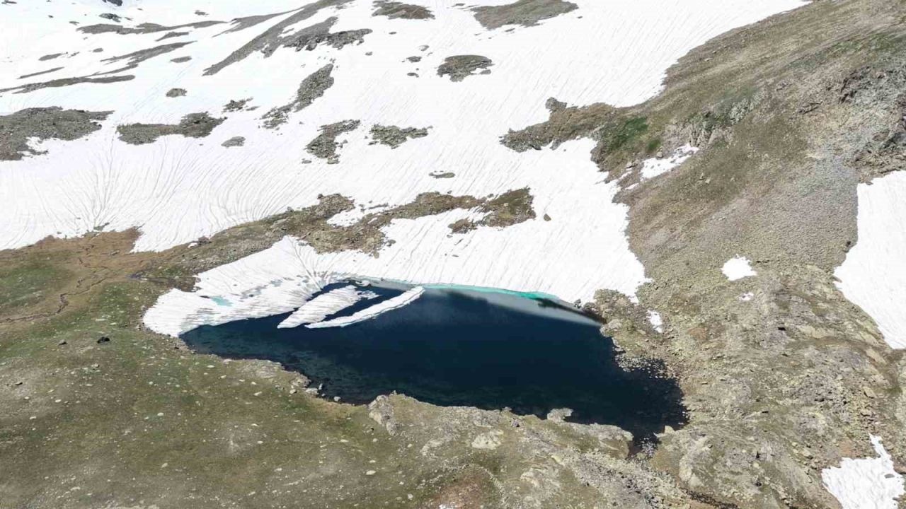 Gümüşhane’nin karlı zirveleri dronla görüntülendi