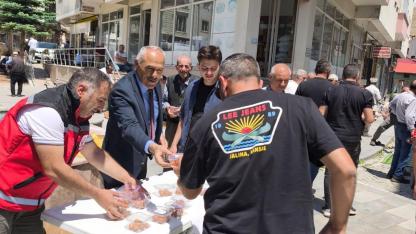 Saray Bahçesi’nde sergi, Ulu Cami’de lokma ikramı