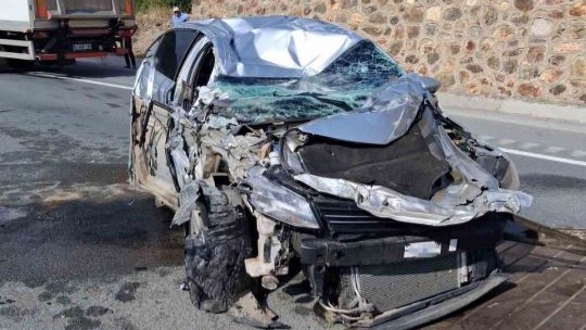 Tünel çıkışında kamyona çarpan otomobil takla attı: 1 yaralı